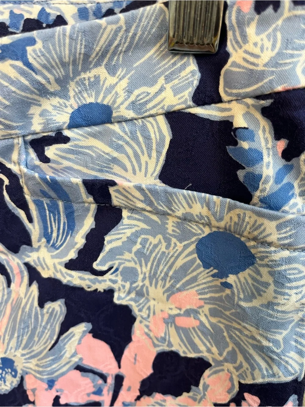 Lilly Pulitzer Navy Floral Cropped Capris with Light Blue & Pink Size 6